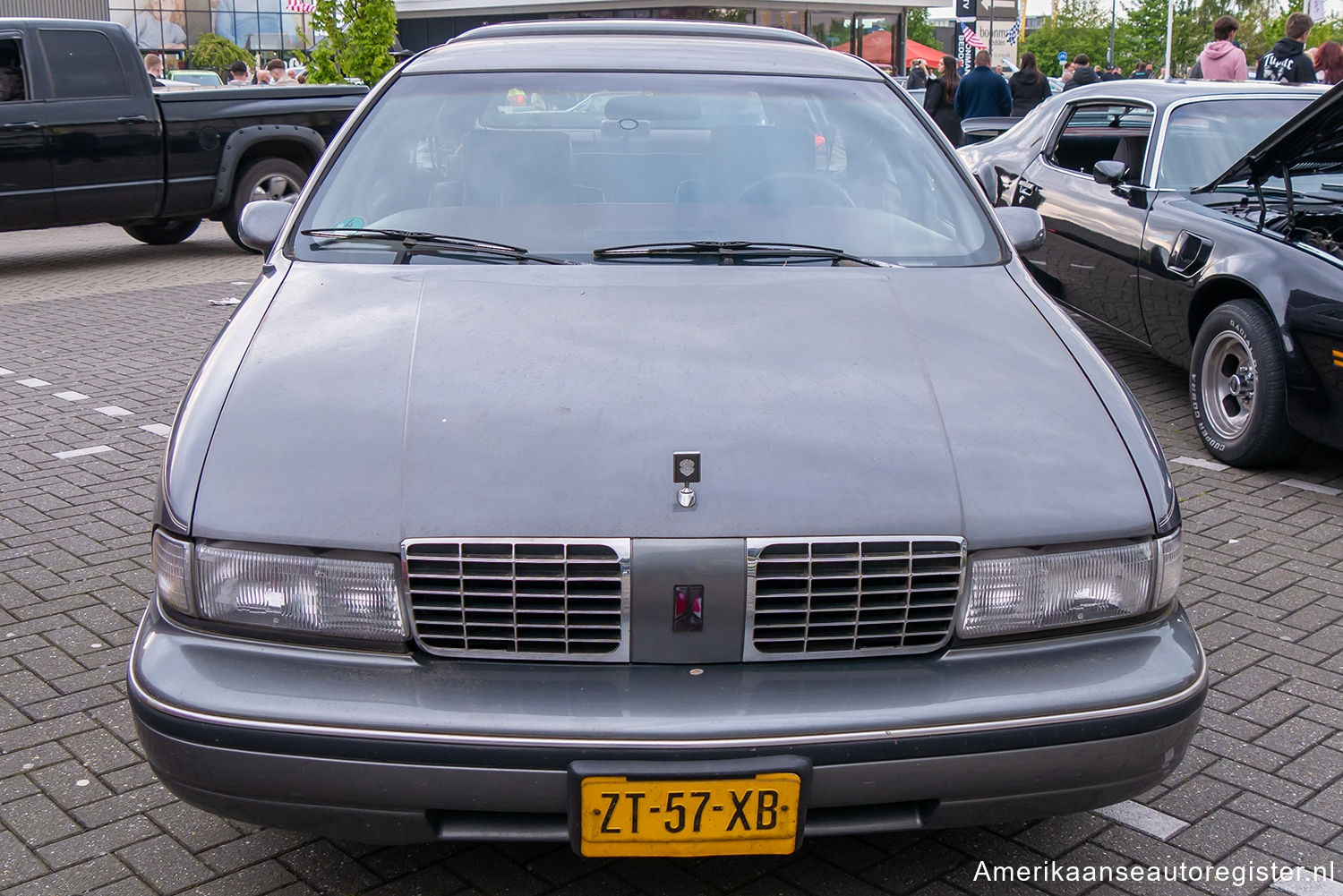 Oldsmobile Custom Cruiser uit 1991